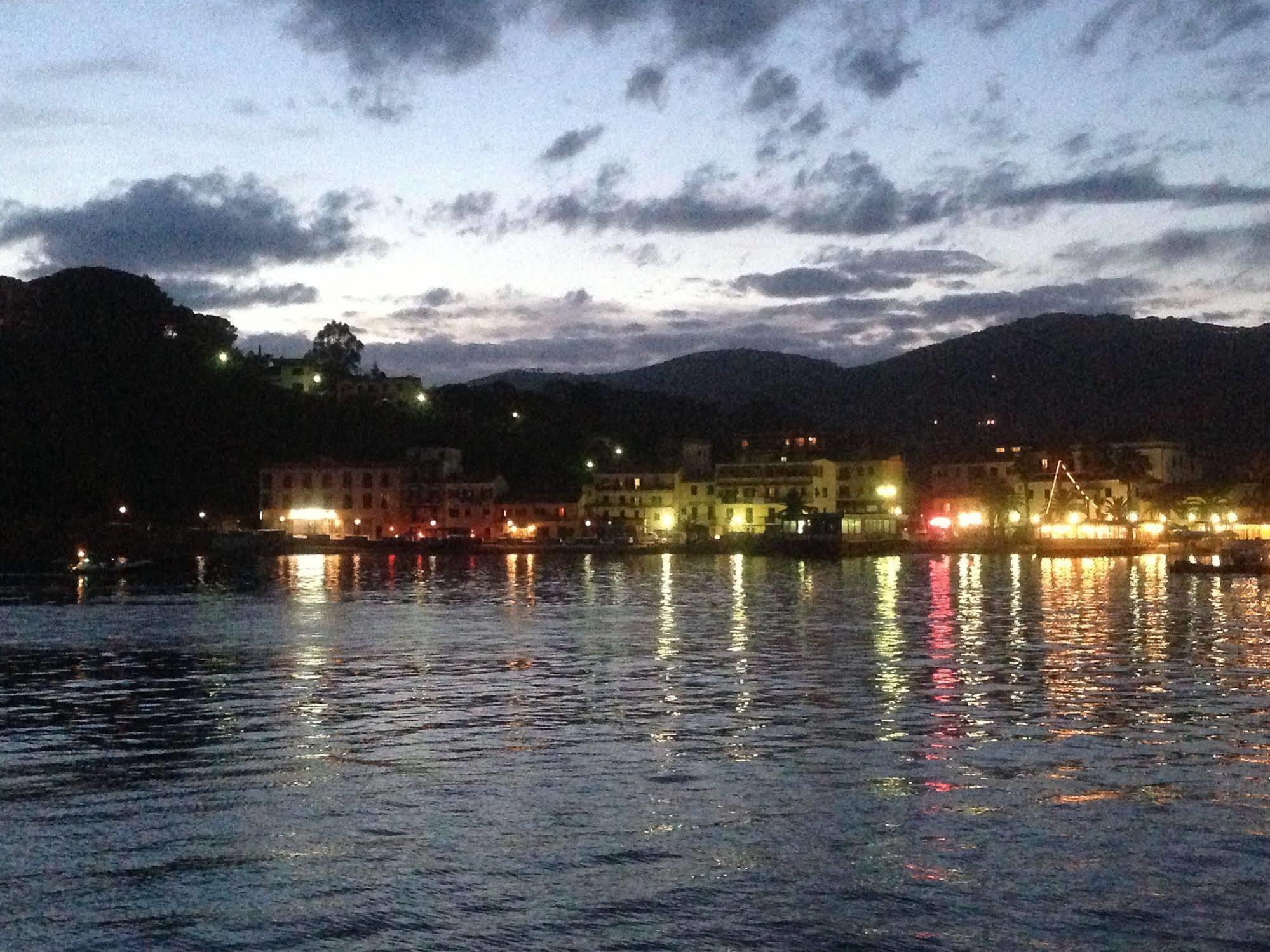 Affittacamere Vista Mare Porto Azzurro Exterior photo